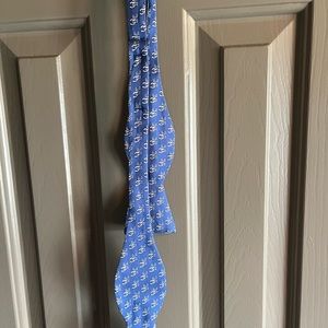 UK vineyard vines Bow tie